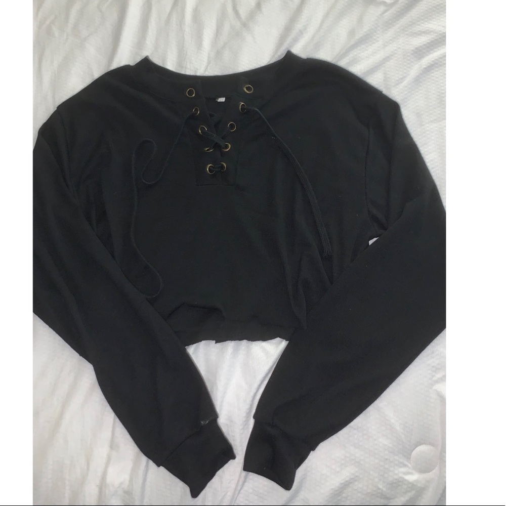 Black long sleeve crop top